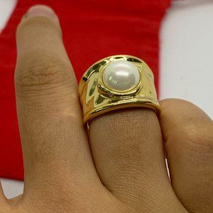 Uno de 50 Ring with a white peal Gold plated size 8